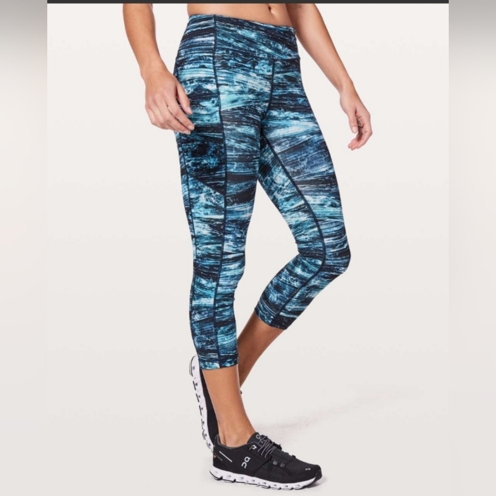 Lululemon Speed Up Crop *21"Shorelines Multi Blue size 6